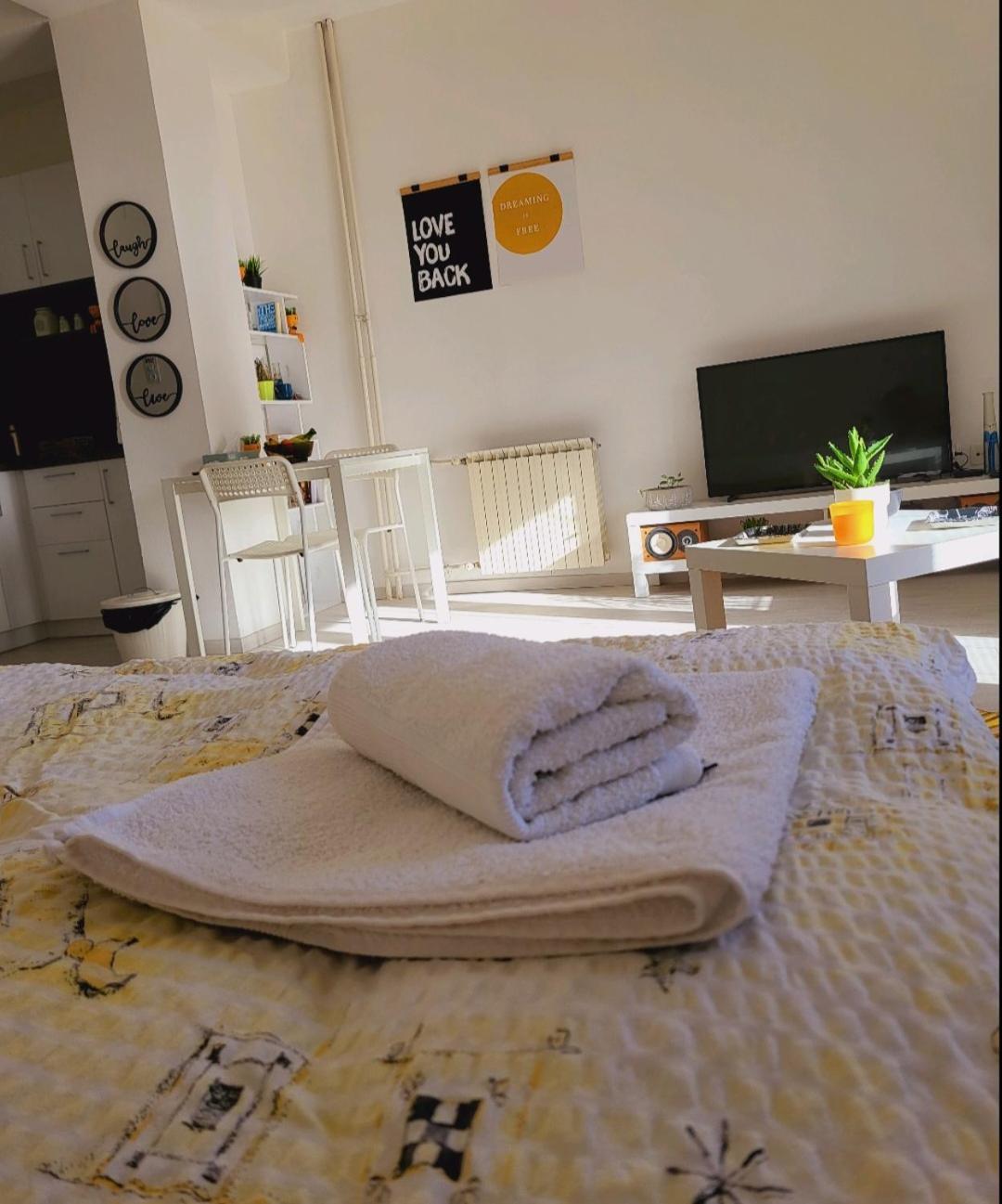 City Center White Apartment! Szkopje Kültér fotó
