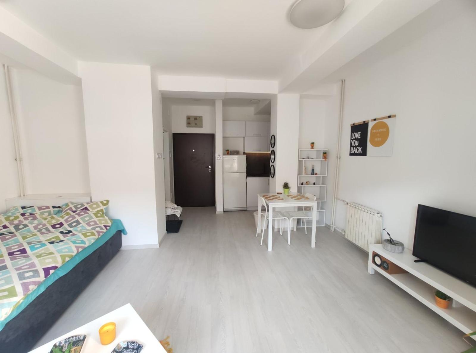 City Center White Apartment! Szkopje Kültér fotó