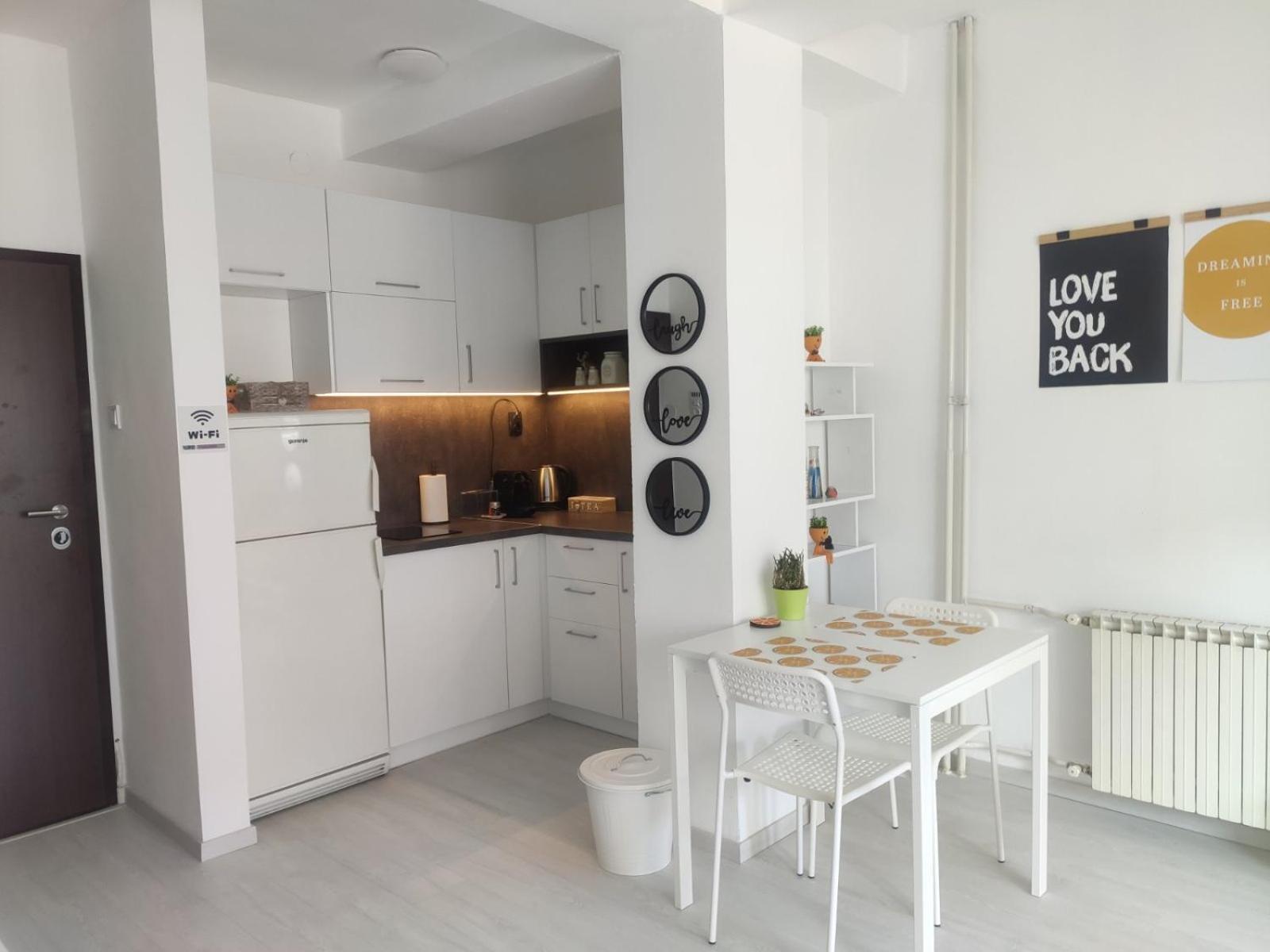 City Center White Apartment! Szkopje Kültér fotó