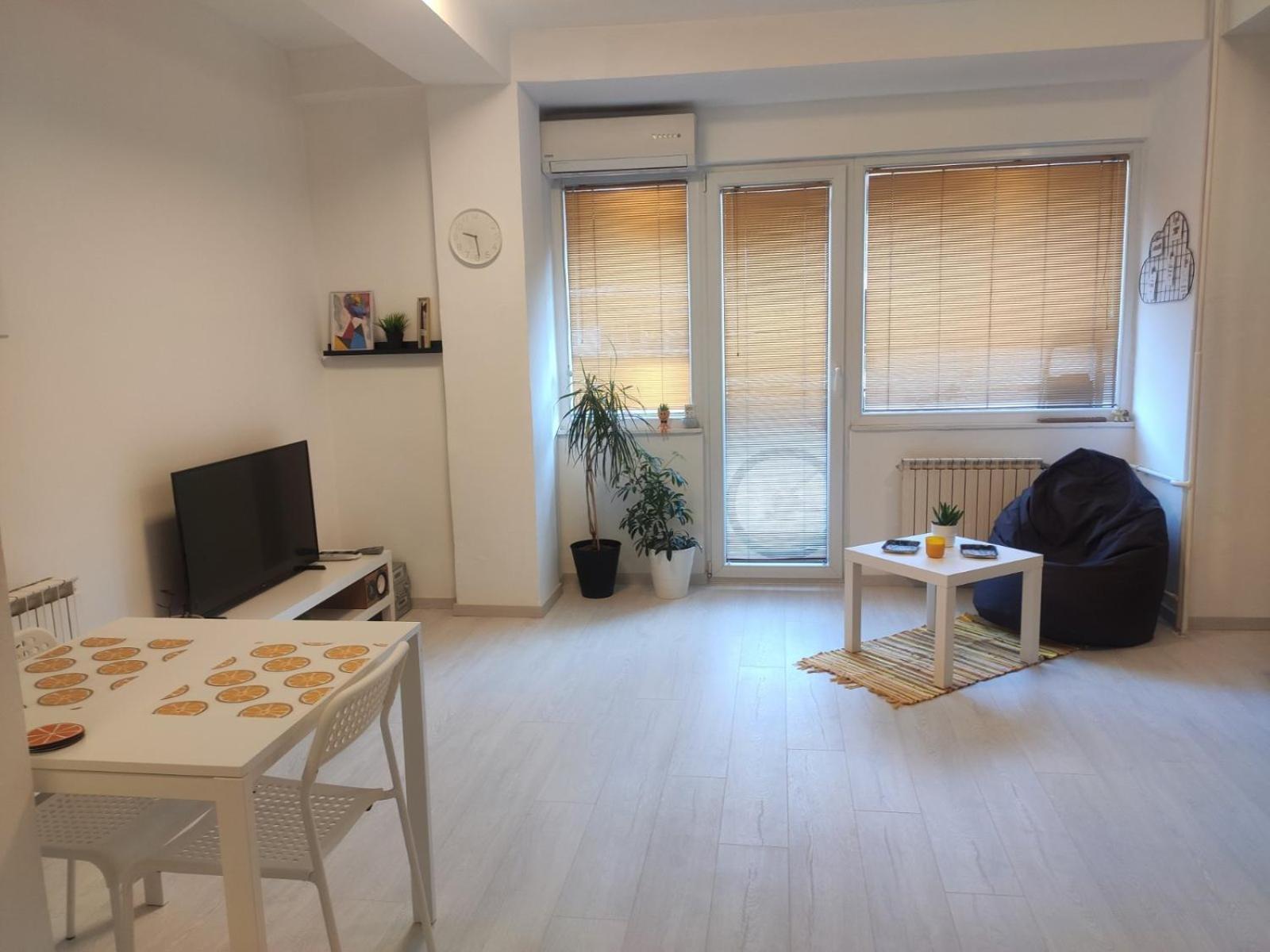 City Center White Apartment! Szkopje Kültér fotó